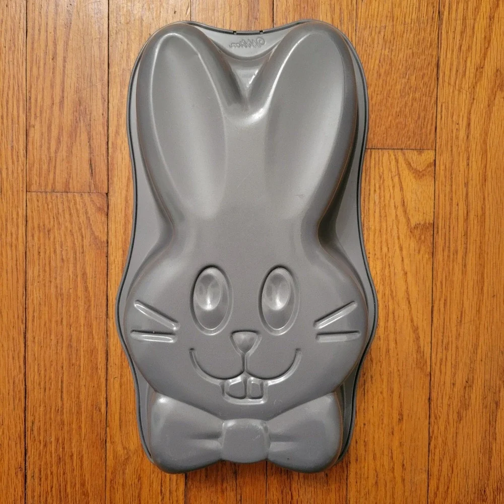 Wilton Easter Bunny Cake Pan Shaped Baking Mold Holiday Rabbit Party Non Stick‎
